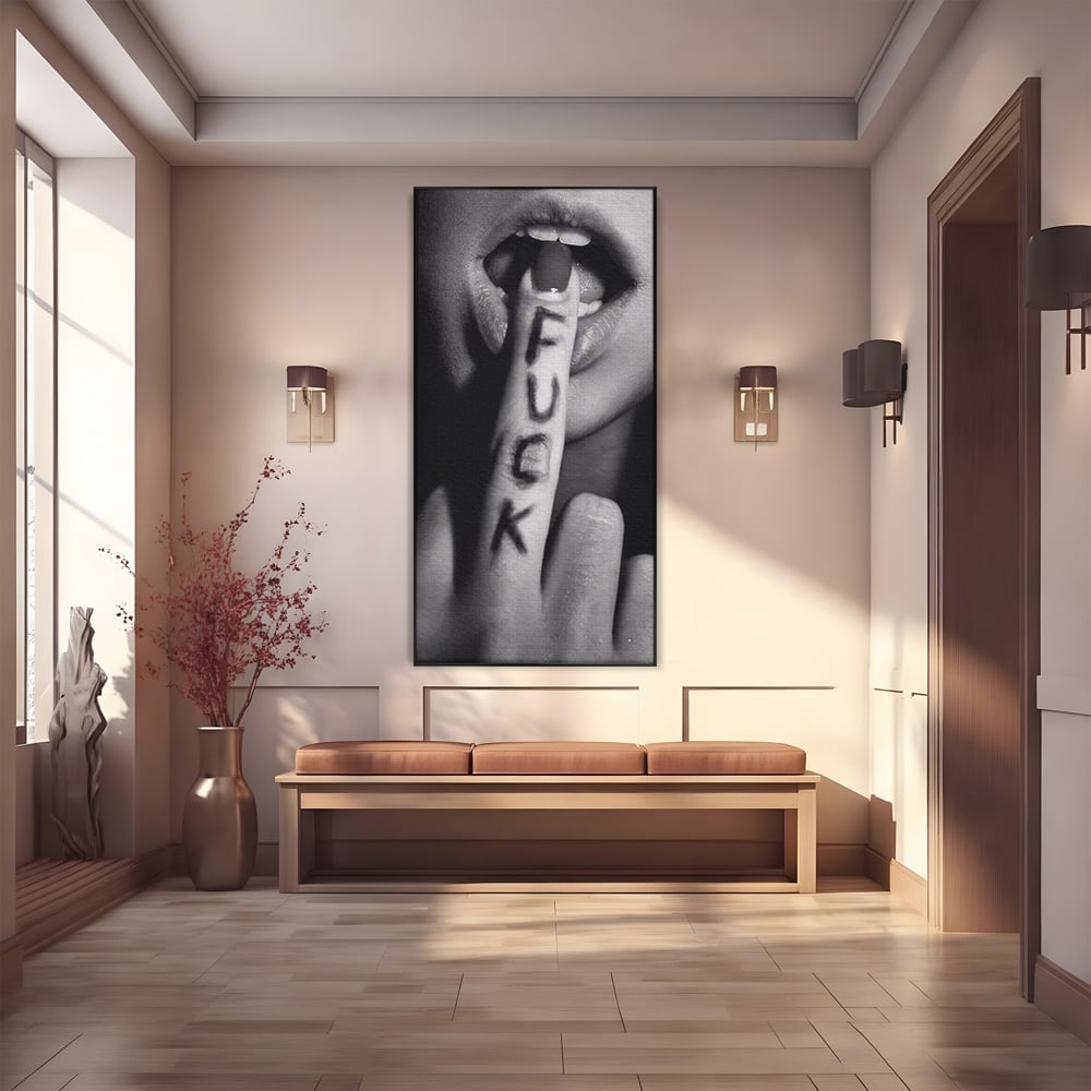 Tablou canvas cu tablou canvas cu buze si deget, in rama de aluminiu negru